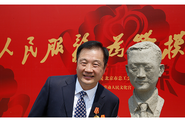 從小課堂到大課堂，中央美院兩百師生共繪勞模風(fēng)采