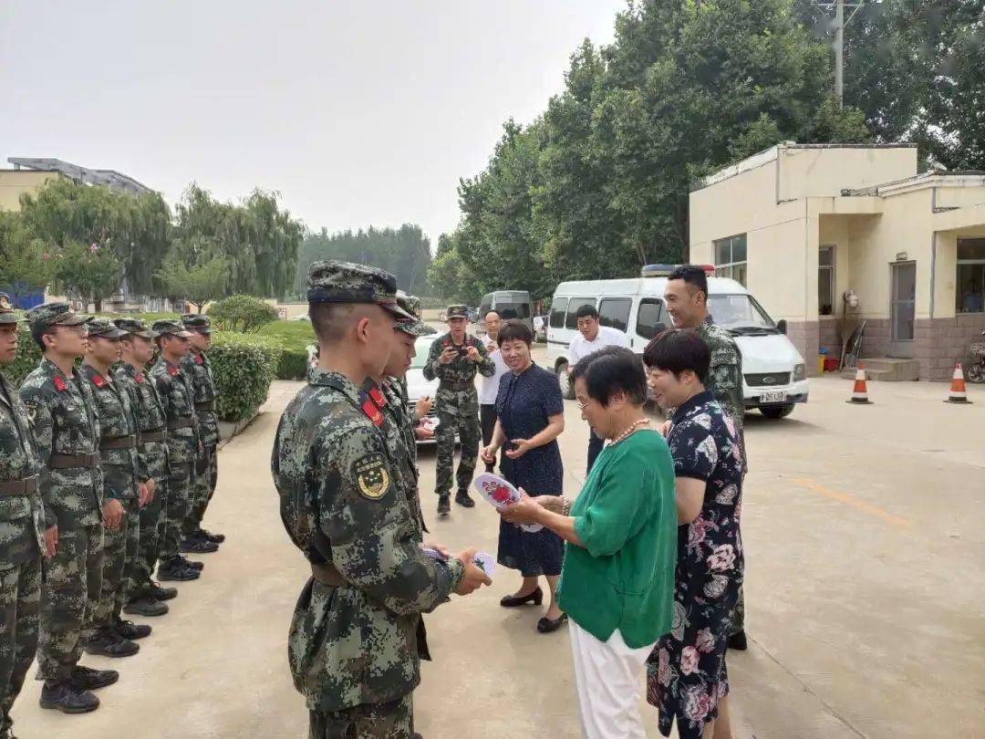 軍民魚(yú)水情·風(fēng)雨同舟心 ——廬山市書(shū)畫(huà)家慰問(wèn)子弟兵紀(jì)實(shí)